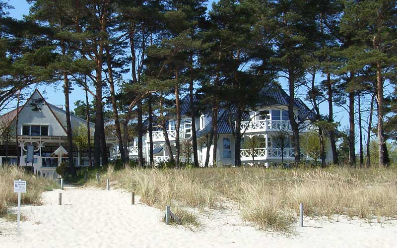 Blick vom Haus zum Meer