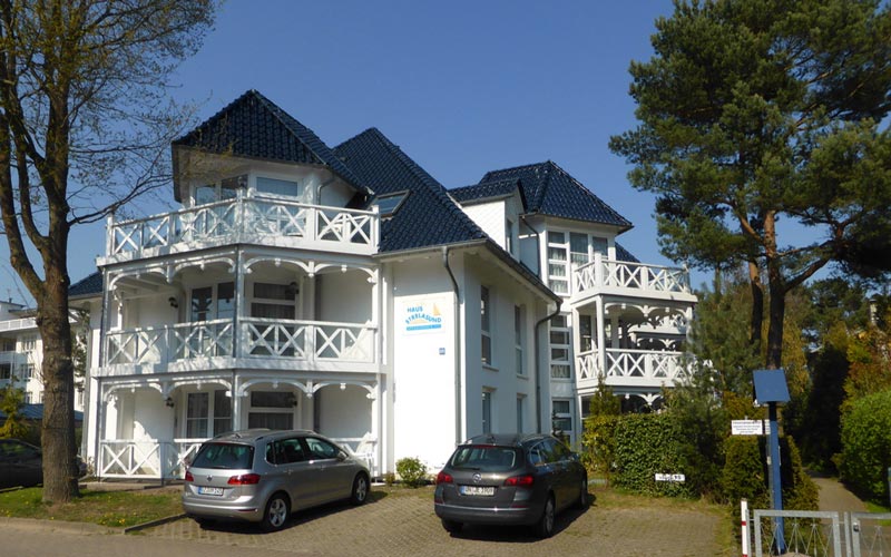 Blick vom Haus zum Meer